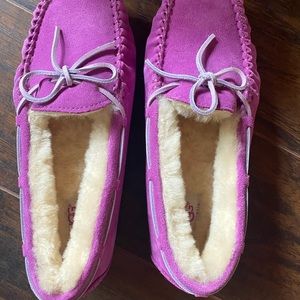 New in box!  Women’s UGGS Dakota moccasins.  Size 6.  Magenta